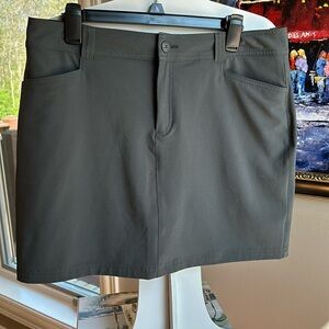 Ladies Eddie Bauer Skort Size 12 Charcoal Gray Pockets Front and Back
